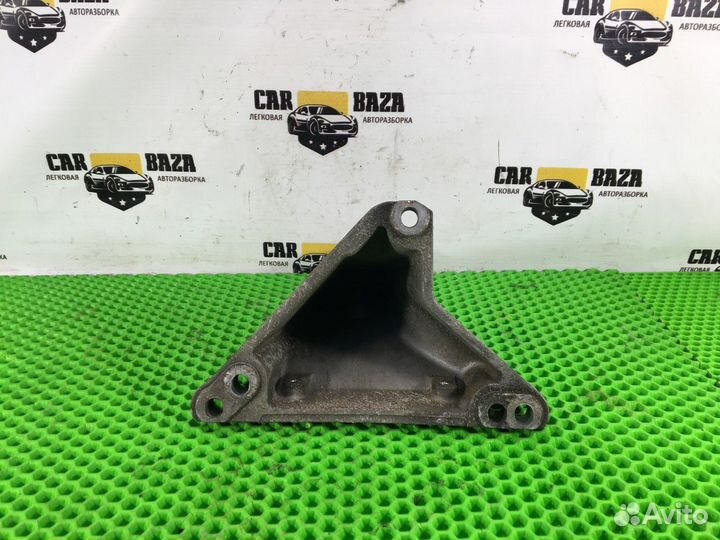 Кронштейн двигателя правый R