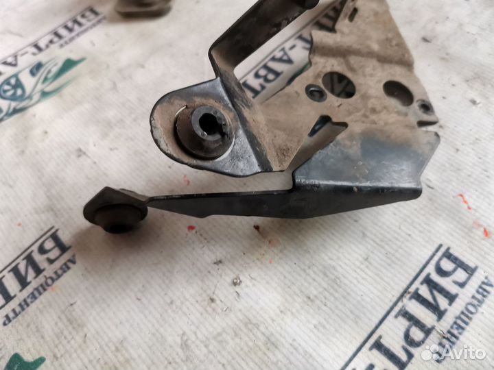 Кронштейн блока ABS (насос) Renault Megane III (20