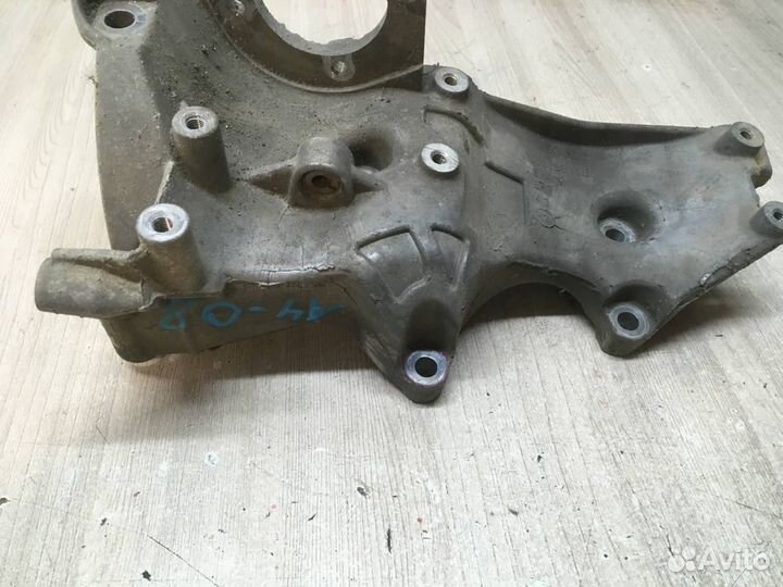 Б/У Кронштейн генератора#002