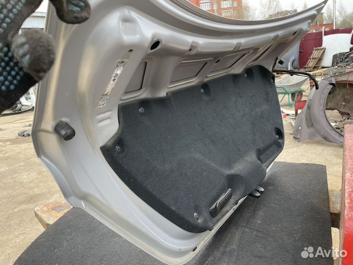 Hyundai Solaris крышка багажника