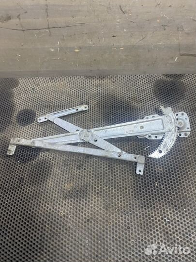 Стеклоподъёмник левый Ниссан Ванетт SK82 Vanette