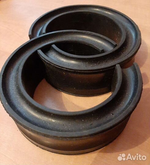 Межвитковая универсальная проставка пружин