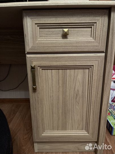 Компьютерный/письменный стол, стул