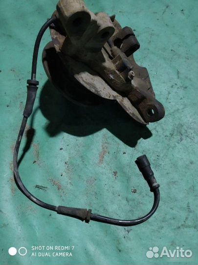 Кулак поворотный передний левый Opel Omega B