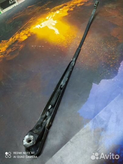 Поводок стеклоочистителя левый Renault Logan 1