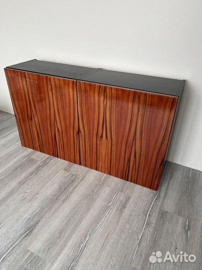 Подвесные шкафы (2 шт.)