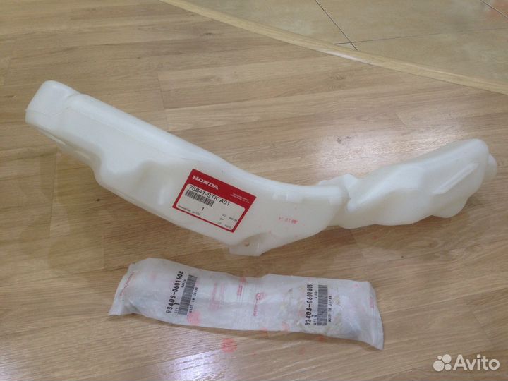 Бачок омывателя на Acura RDX 2007-2010