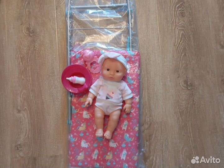 Кукла и кровать для куклы новая