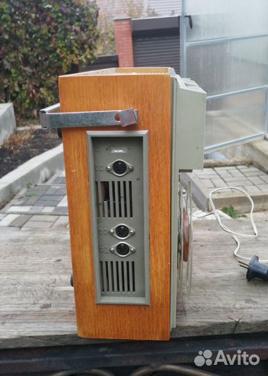 Катушечный магнитофон Daina