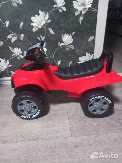 Квадроцикл каталка