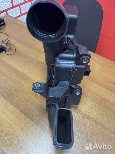 Резонатор воздушного фильтра Киа Рио 3