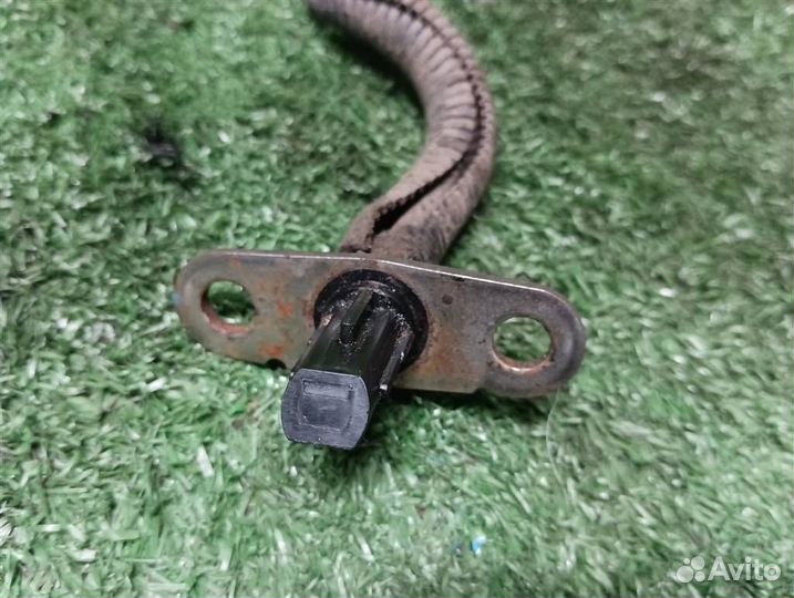 Датчик ABS задний левый Nissan Navara D40 2012