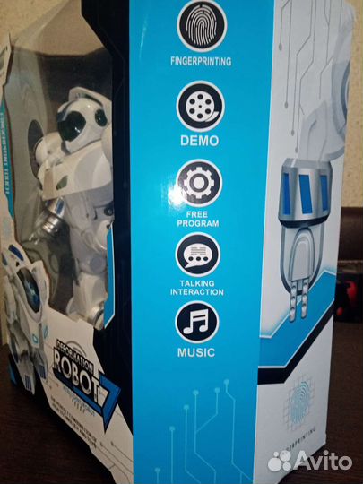 Робот игрушка с пультом управлением