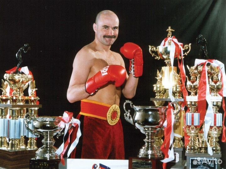 Боксерские перчатки с автографом О.Ч. Яновского В