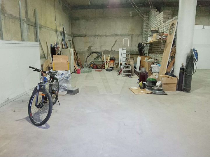 Гараж, > 30 м²