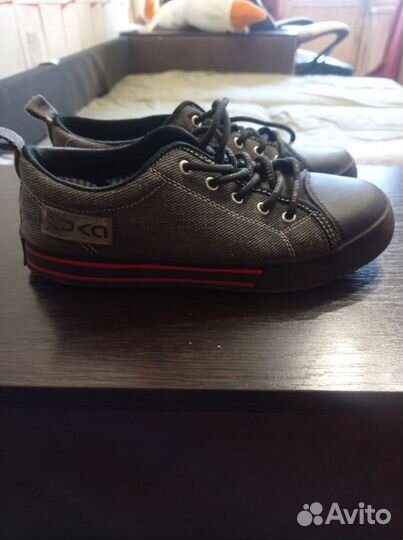 Кроссовки капика 36