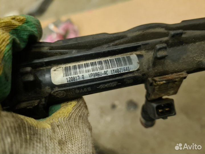 Топливная рейка Ford Focus 3 1.6 2013