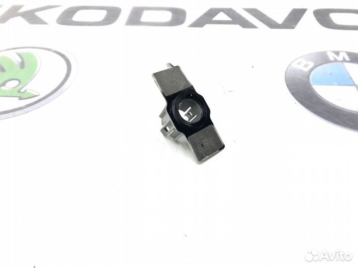 Кронштейн бокового парктроника правый Skoda