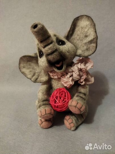 Игрушки из шерсти. Слонёнок