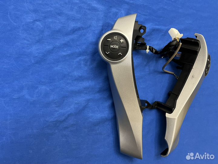 Кнопки мультируля Toyota Prius 30 Aqua