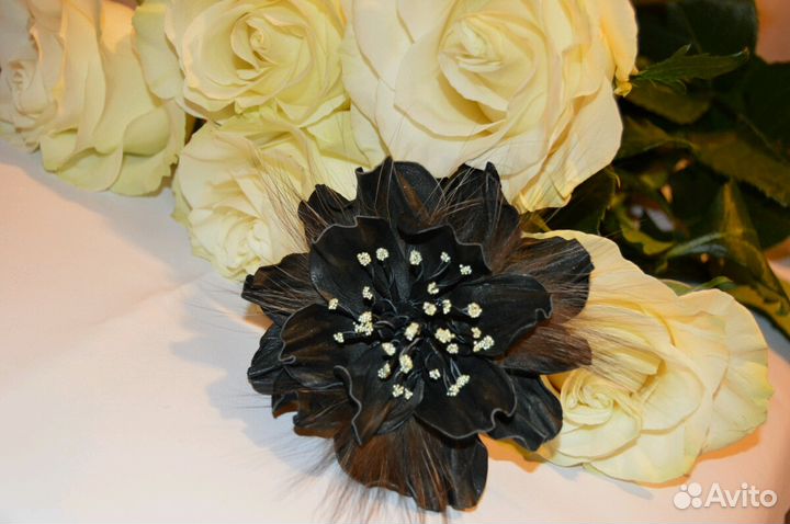 Подарок Брошь из натуральной кожи