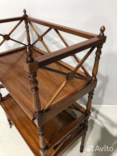 Этажерка на колесиках