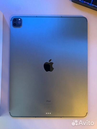 iPad Pro 12,9 дюймов (5-го поколения) 256 гб