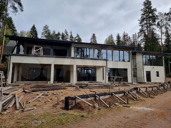 Коттедж 460 м² на участке 10 сот.