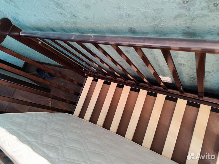 Детская кроватка с маятником Можга