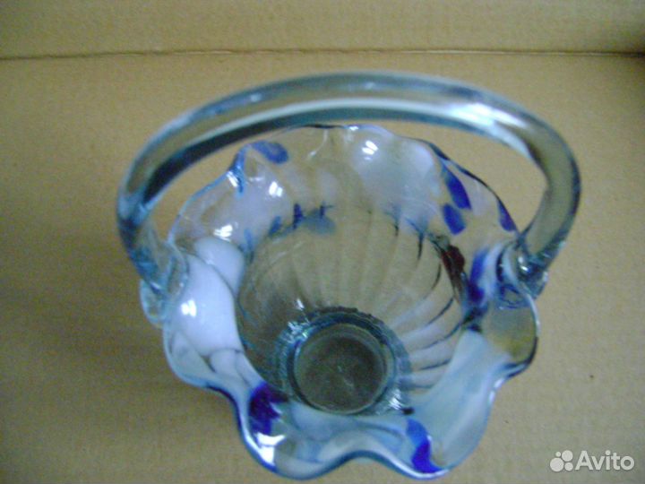 Конфетница-корзинка из цветного стекла