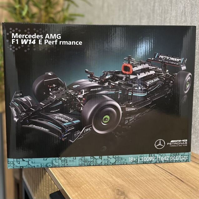 Конструктор Мерседес Mercedes-AMG F1 + подарок
