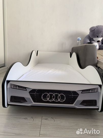 Детская кровать машина с матрасом