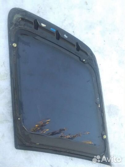 Стекло заднего правого крыла Hyundai Santa Fe 1