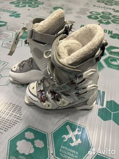 Горнолыжные ботинки atomic