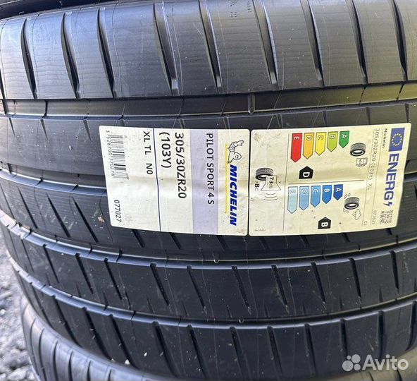 Michelin Pilot Sport 4 S 305/30 R20 и 245/35 R20