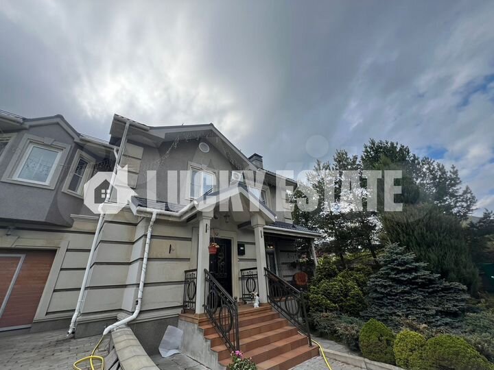 Коттедж 380 м² на участке 9 сот.