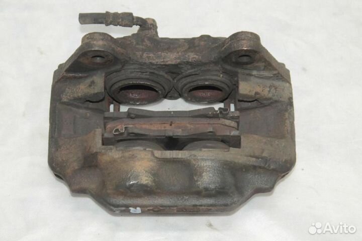 Суппорт передний правый Toyota Land Cruiser 100