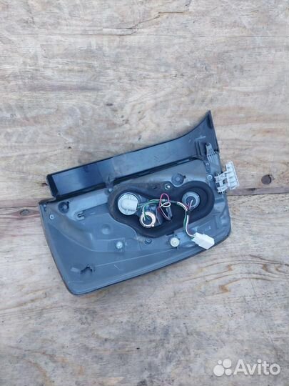 Фонарь задний правый Toyota Prius 3 ZVW30