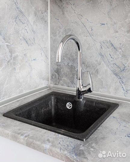 Один из вариантов бюджетной прямой кухни