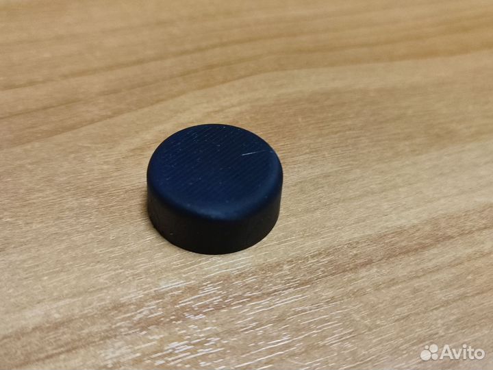 Заглушка колпачок правого поводка дворника VW