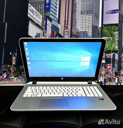 Белый красивый ноутбук HP 4GB ram