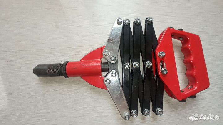 Заклепочник