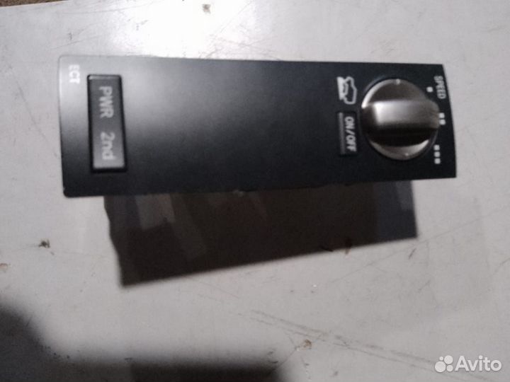 Блок управления подвески Toyota Land Cruiser 200