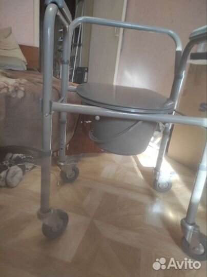 Санитарное кресло туалет с колёсиками