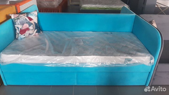 Мягкая детская кровать с ящиками