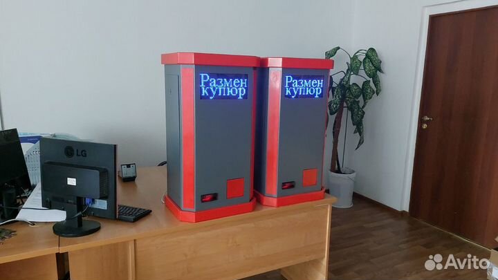 Автомат для размена купюр на монеты/жетоны