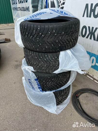 Nokian Tyres Hakkapeliitta 8 SUV 275/40 R20 106T
