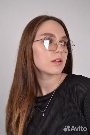 Бэк-вокалист, актриса, ассистент, хостес