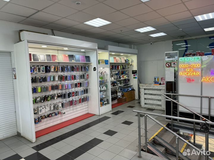 Островок с мобильными аксессурами возраст 5 лет