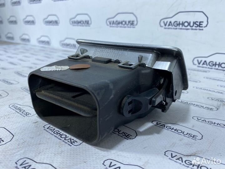 Дефлектор воздуховода левый Peugeot 307 1.6 2007